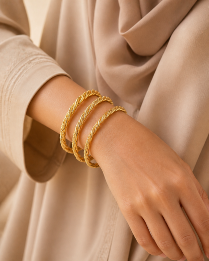 Marsa Twisted Bangle worn by an Arab woman